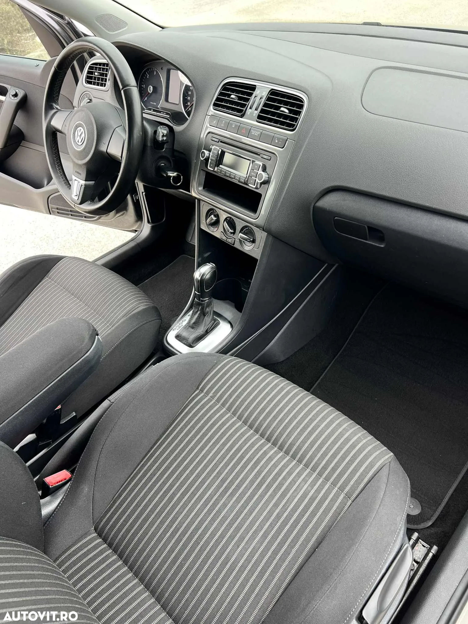 Volkswagen Polo 1.6 TDI DSG Highline - 8
