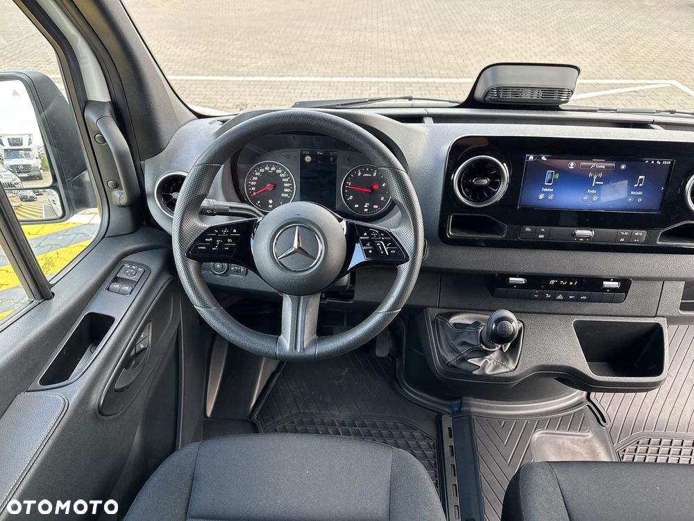Mercedes-Benz Sprinter - 21