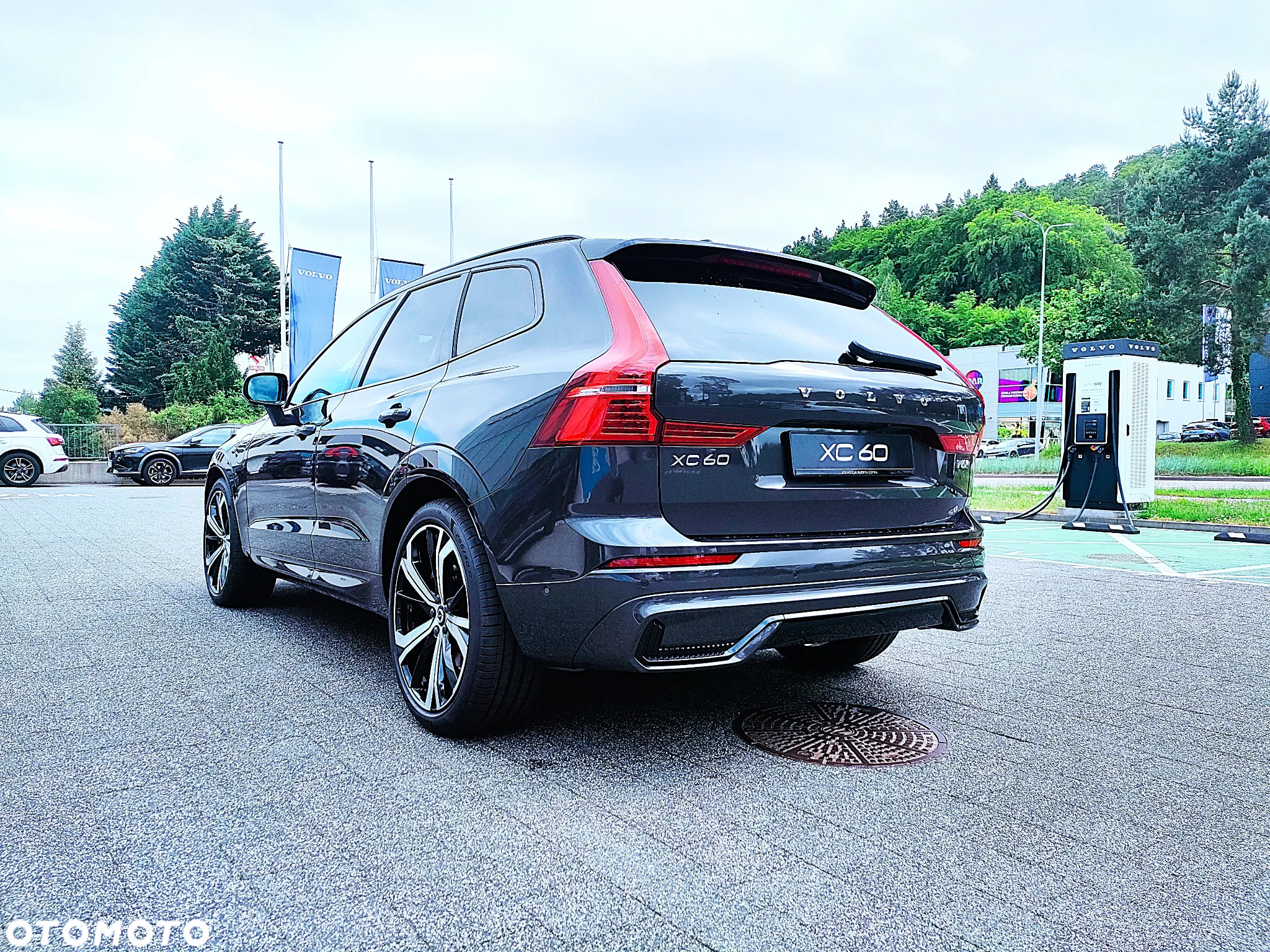 Volvo XC 60 T6 Plug-In Hybrid AWD Ultra Dark - 5