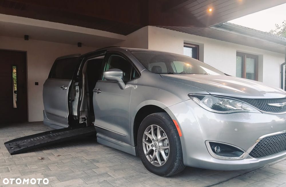 Chrysler Pacifica - 1