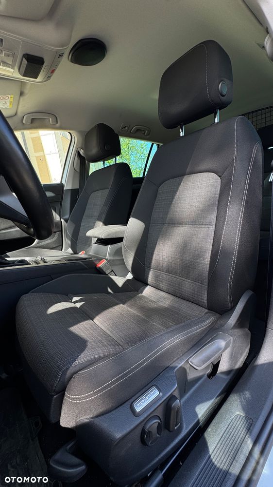 Volkswagen Passat - 12
