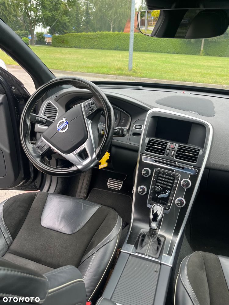 Volvo XC 60 D5 AWD R-Design Momentum - 5
