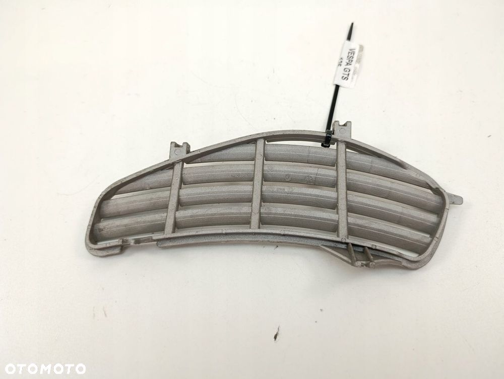 PIAGGIO VESPA GTS 125 KRATKA WYPEŁNIENIE LEWE - 4