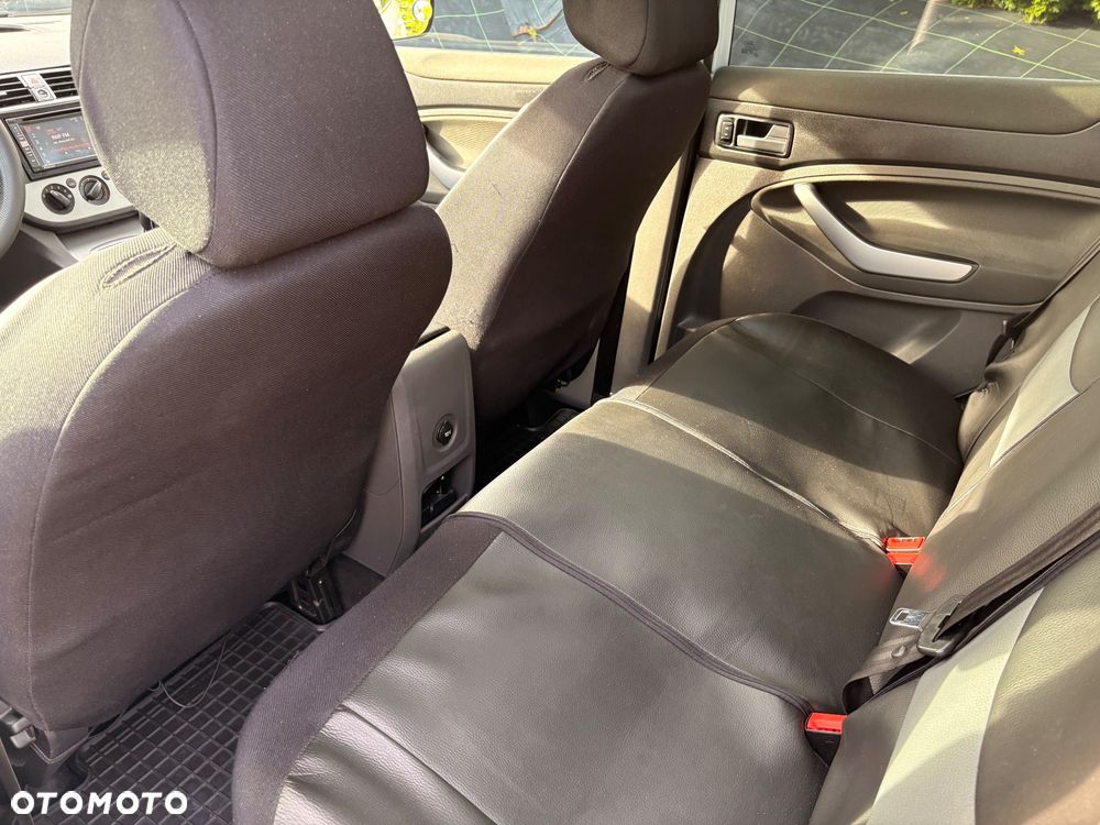 Ford Kuga 2.0 TDCi 2x4 Titanium - 19