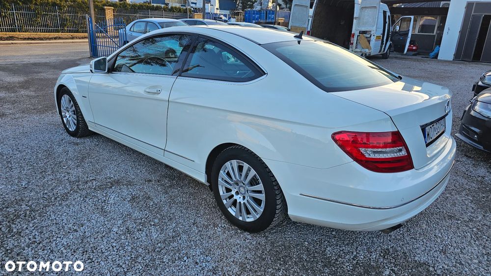 Mercedes-Benz Klasa C 180 BlueEFFICIENCY 7G-TRONIC - 27