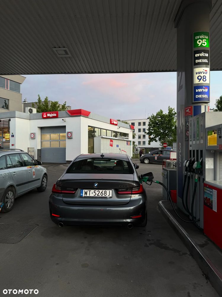 BMW Seria 3 330i xDrive M Sport - 11
