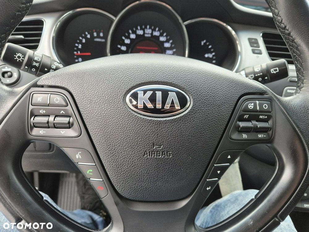 Kia Ceed - 11