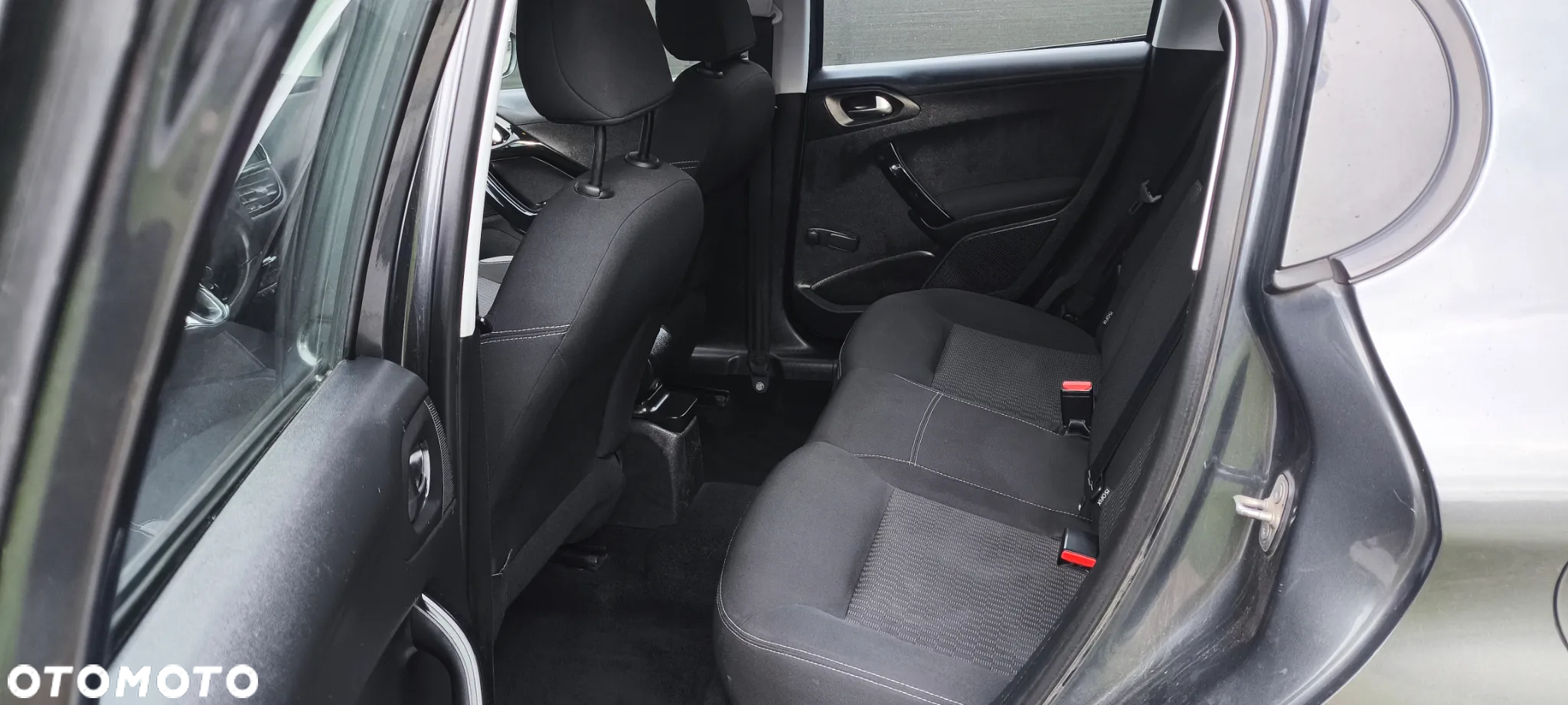 Peugeot 208 1.2 PureTech Allure - 29