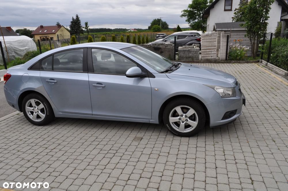 Chevrolet Cruze 1.6 LS - 4