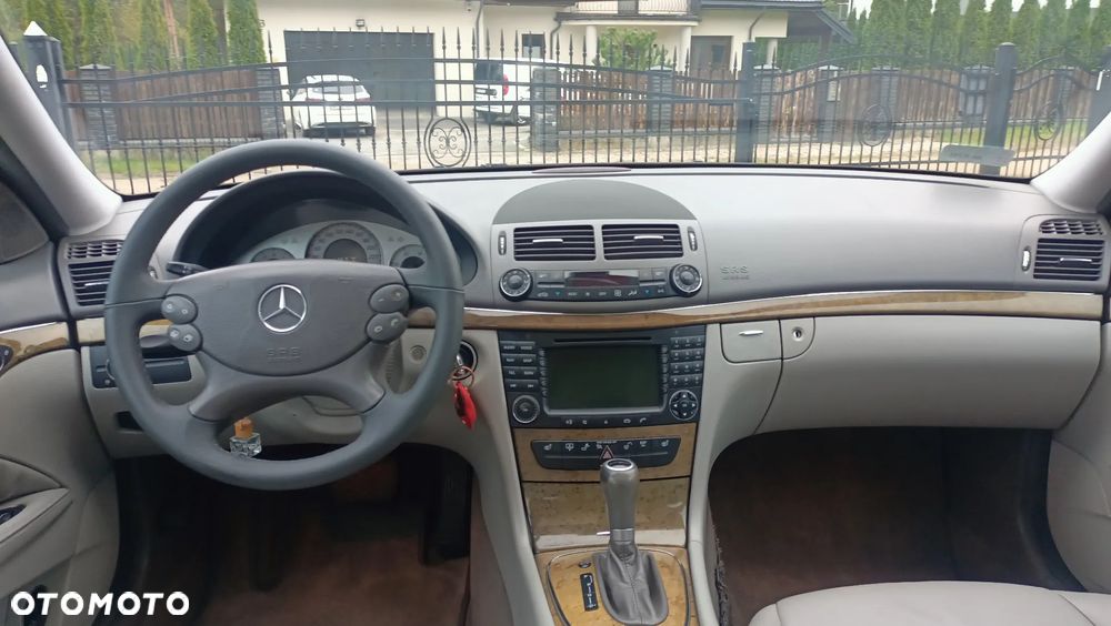 Mercedes-Benz Klasa E 320 CDI 7G-TRONIC Avantgarde BusinessEDITION - 23