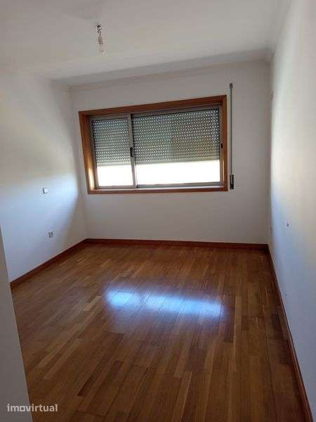 Arrenda-se T2 com lugar garagem para 2 carros - Grande imagem: 5/9