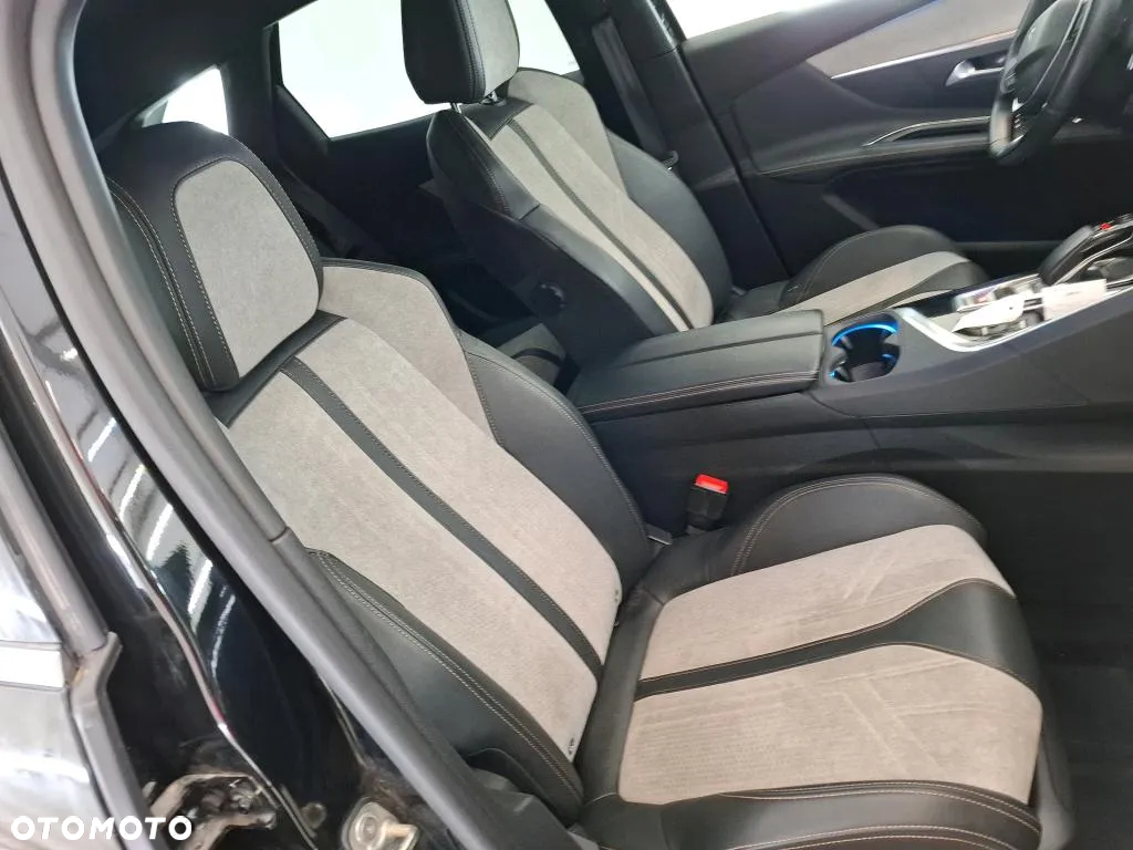 Peugeot 3008 Plug-In Hybrid 225 e-EAT8 GT - 8