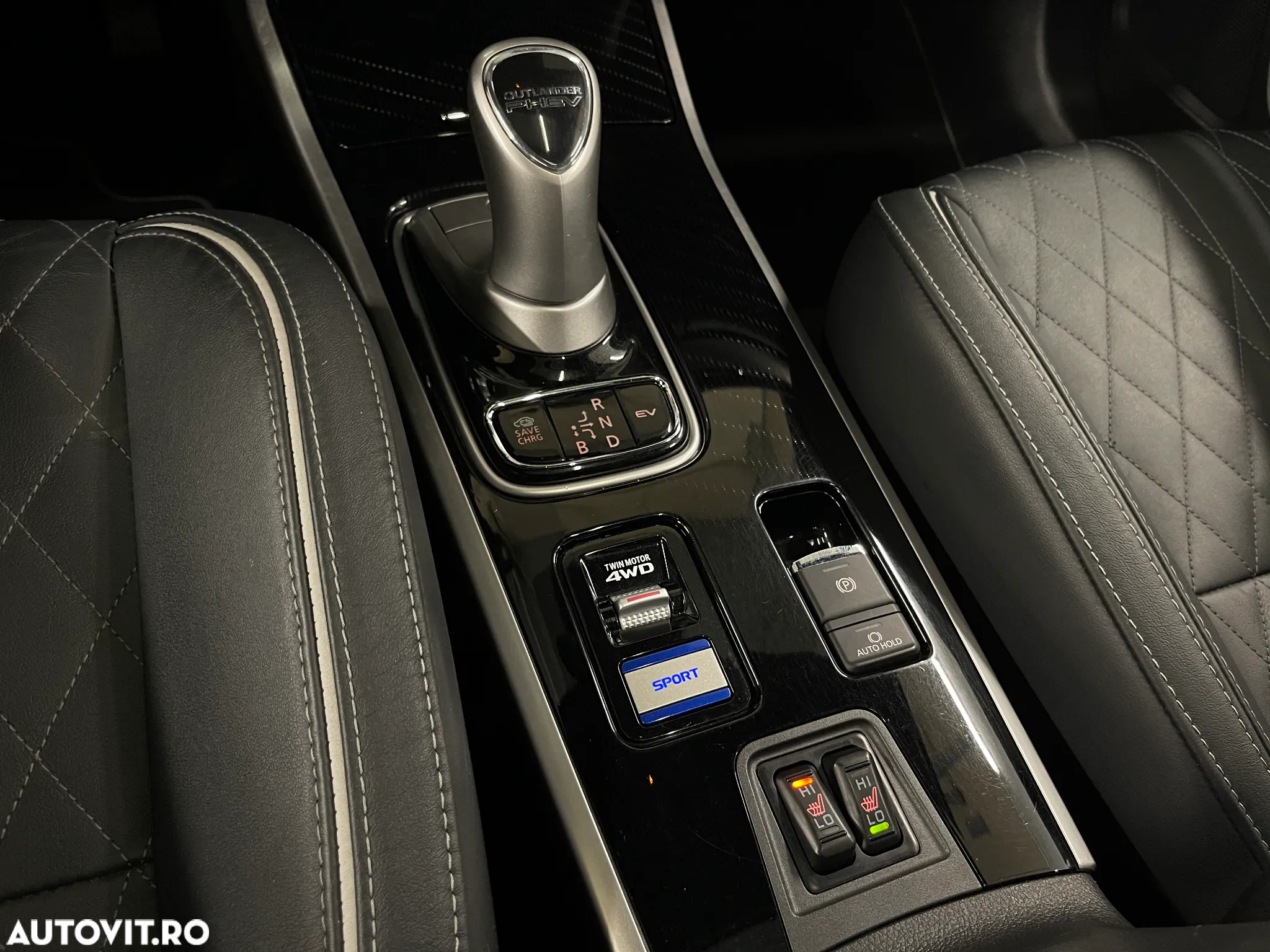 Mitsubishi Outlander 2.4 4WD Plug-In Hybrid Top - 19