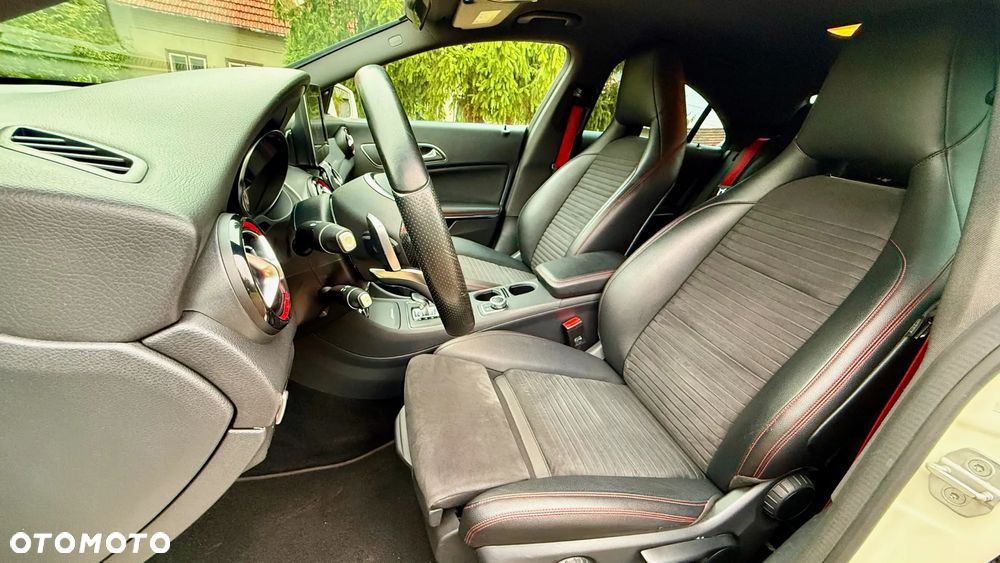 Mercedes-Benz CLA AMG 45 4-Matic - 15