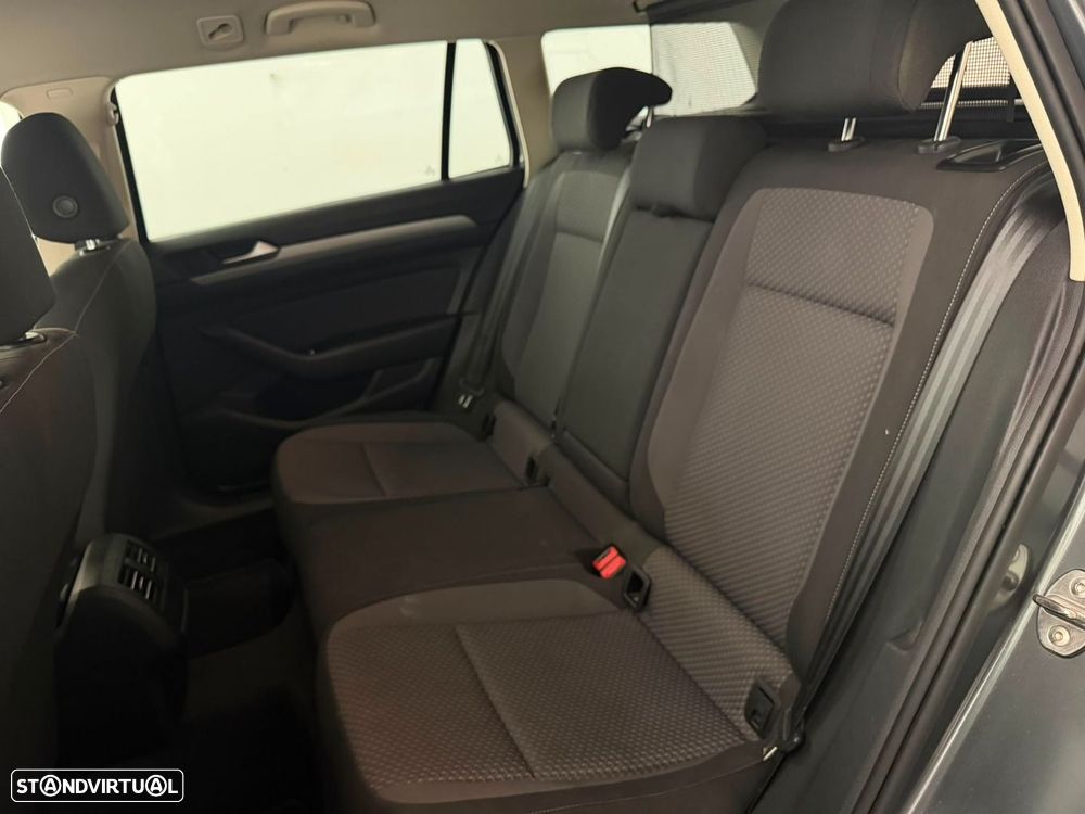 VW Passat Variant 1.6 TDI Highline - 12