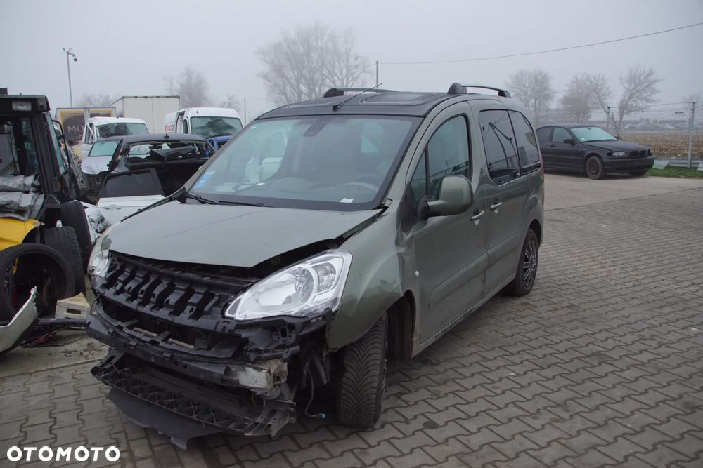 Auto na części - Citroen Berlingo II Multispace 1.6 VTI 120 KM 5F01 20DP56 KGP 2010R Silnik Skrzynia Drzwi Lusterko Zderzak Klapa Lampa Klamka Szyba Relingi Deska Kokpit Sterownik Moduł Czujnik Licznik Panel Wyświetlacz Kierownica - 1