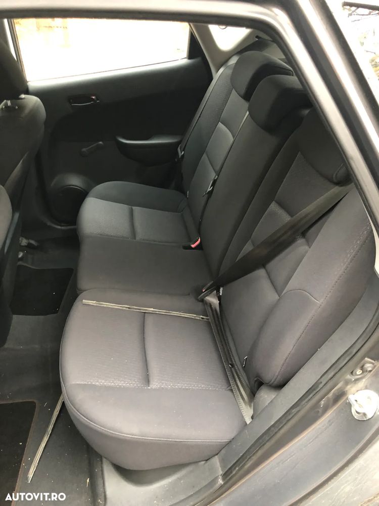 Dezmembrez Hyundai i30 gri inchis 1,4 benzina 2008 - 9
