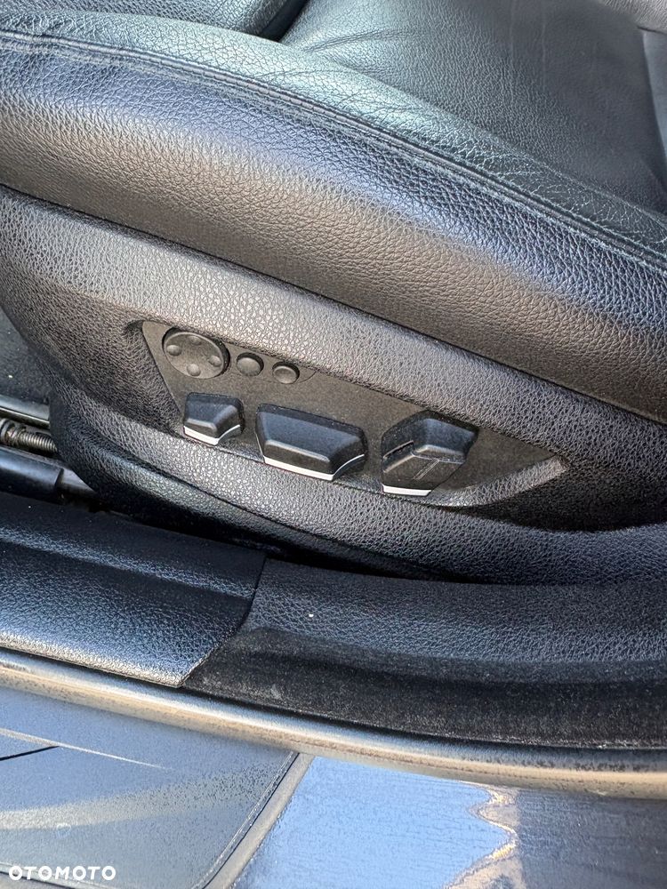 BMW Seria 5 525d xDrive - 12