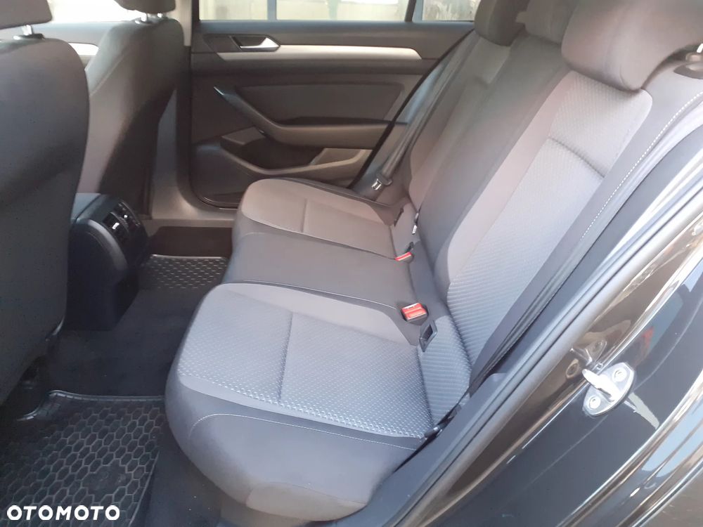 Volkswagen Passat - 24