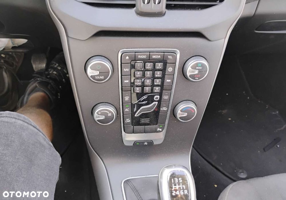 Volvo V40 Cross Country - 15