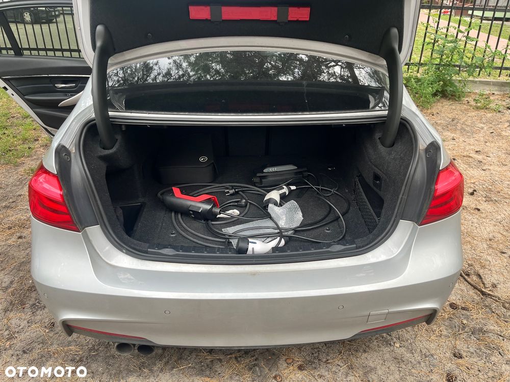 BMW Seria 3 330e iPerformance M Sport Shadow - 12