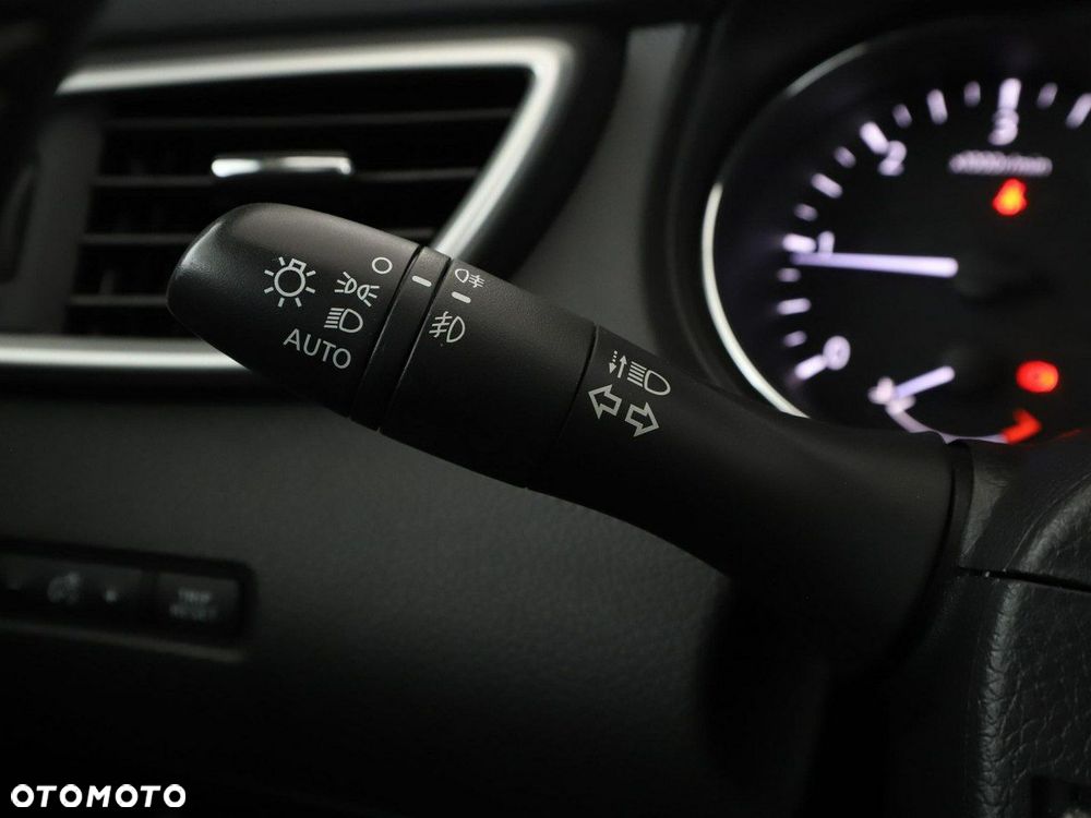 Nissan Qashqai 1.6 DCi Xtronic TEKNA - 31