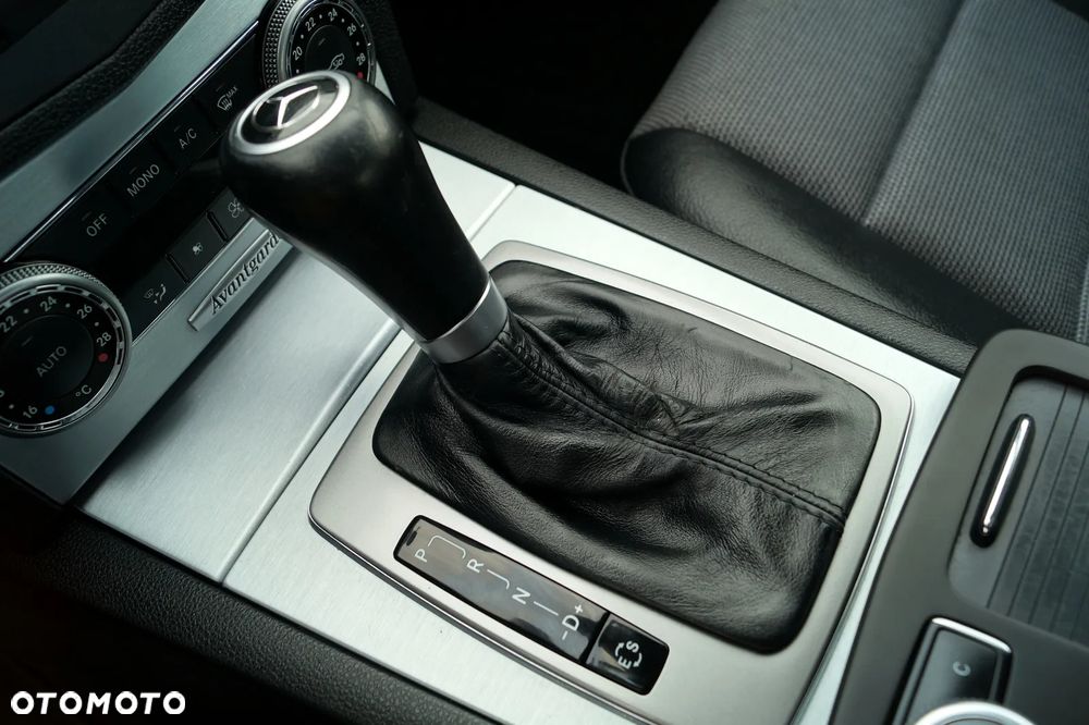 Mercedes-Benz Klasa C 180 CGI Automatik BlueEFFICIENCY Avantgarde - 34