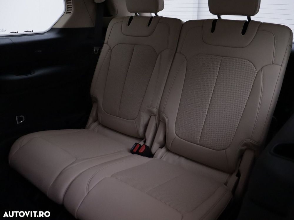 Jeep Grand Cherokee - 16