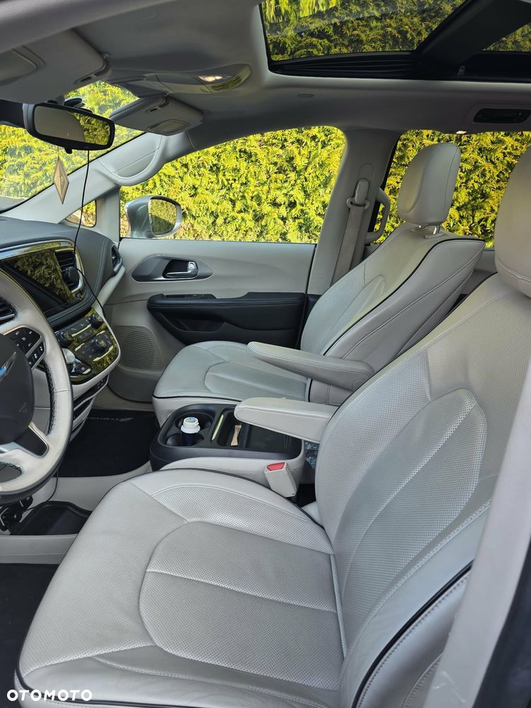 Chrysler Pacifica - 5