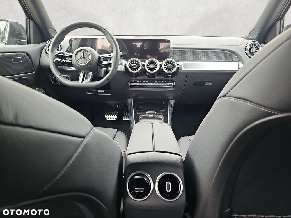 Mercedes-Benz GLB - 13