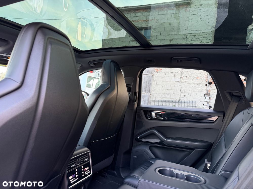 Porsche Cayenne E-Hybrid Tiptronic S Platinum Edition - 28