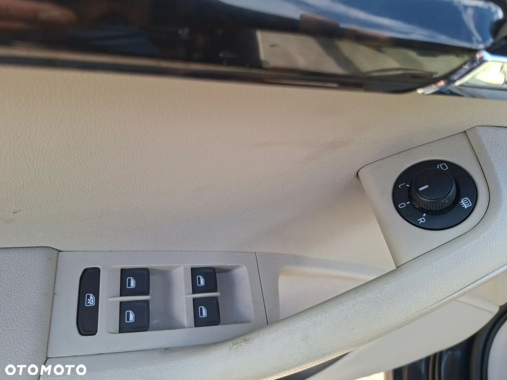 Skoda Octavia 1.6 TDI Ambiente DSG - 25