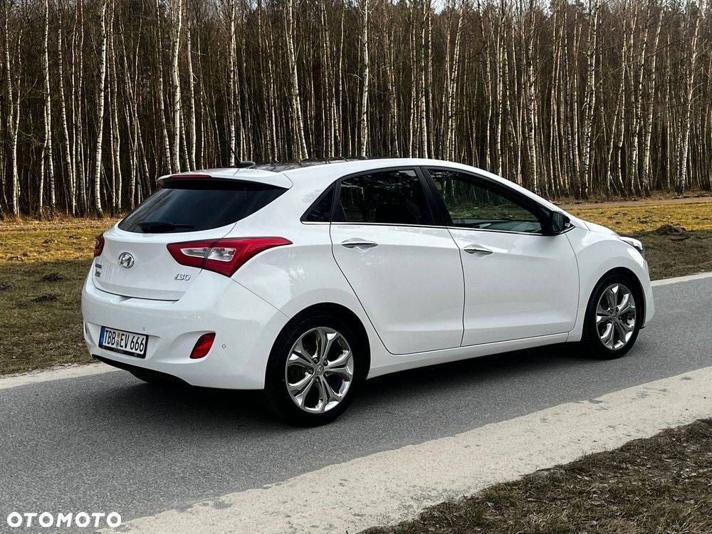Hyundai i30 1.6 CRDi Fifa World Cup Edition - 4