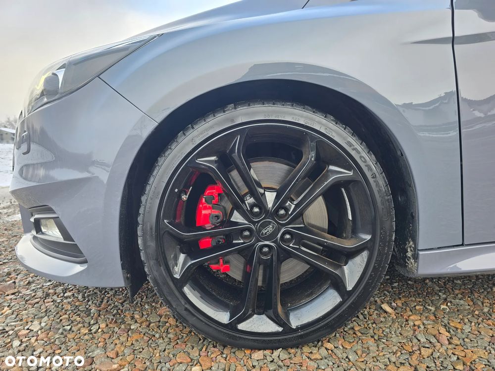 Ford Focus 2.0 EcoBoost ST mit Leder-Sport-Paket - 32