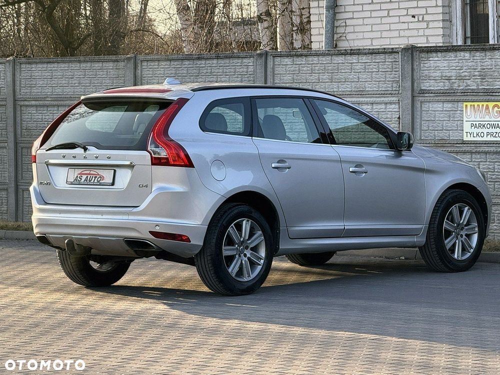 Volvo XC 60 D4 Momentum Pro - 38