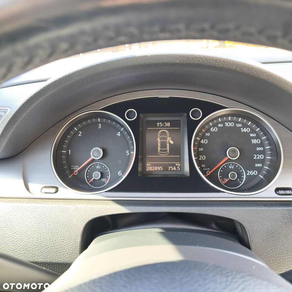 Volkswagen Passat 2.0 TDI Comfortline - 18