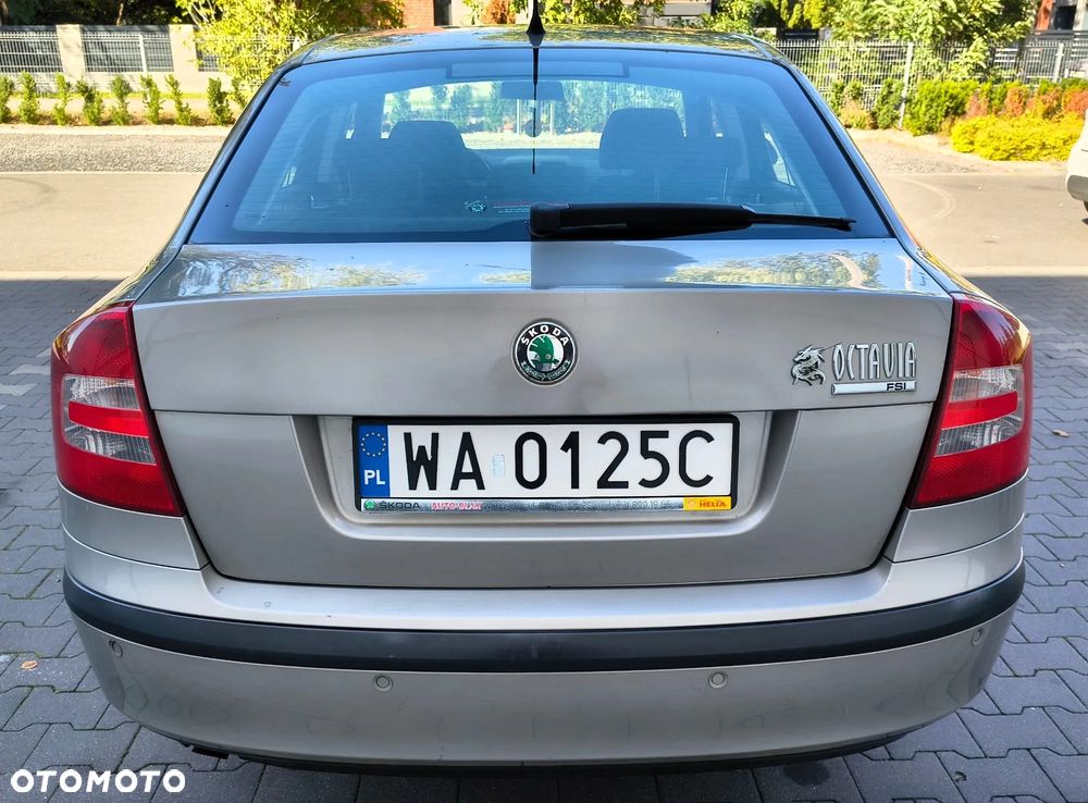 Skoda Octavia 1.6 FSI Ambiente - 16