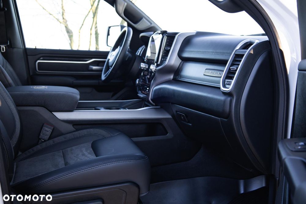 RAM 1500 Crew Cab Shortbed Bighorn - 25