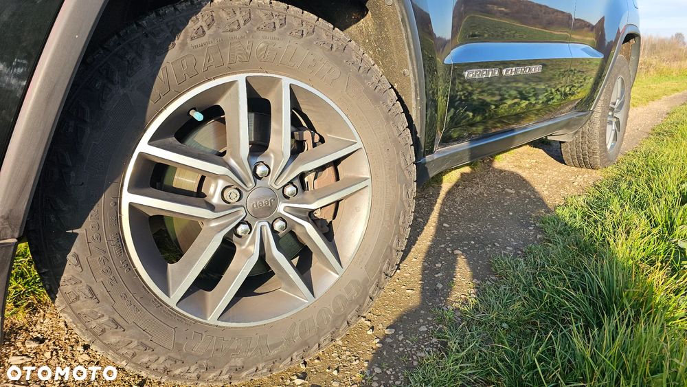 Jeep Grand Cherokee - 12