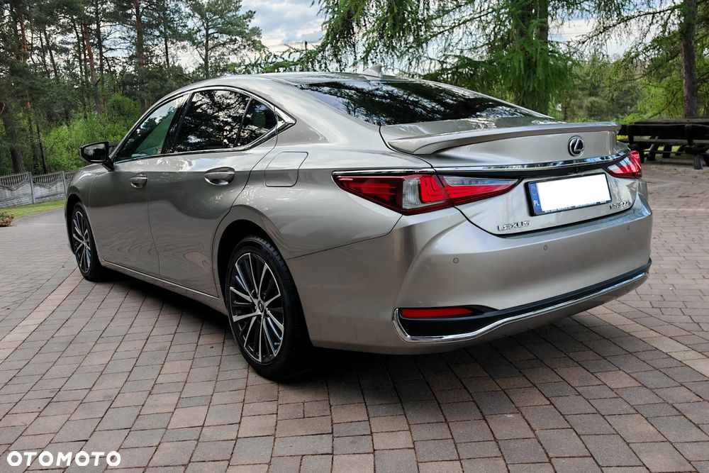 Lexus ES 300h Business Edition - 3