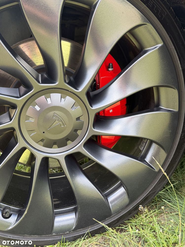 Tesla Model Y - 4