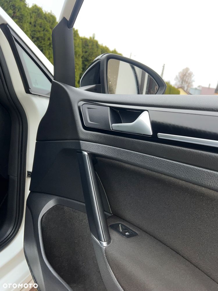 Volkswagen Golf - 33