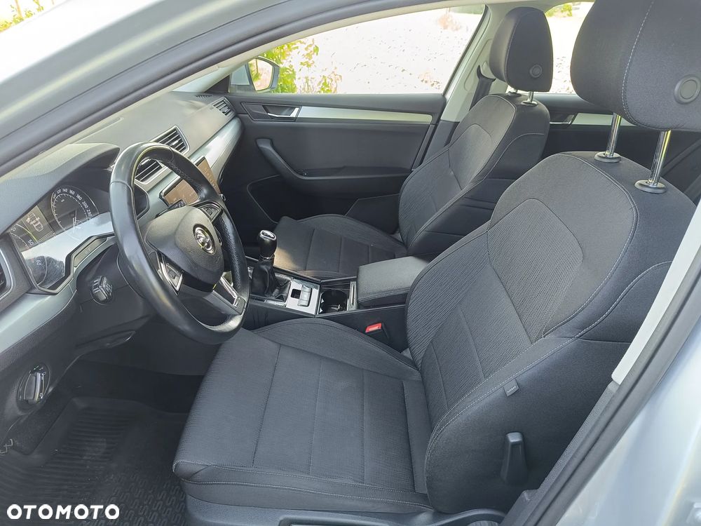 Skoda Superb 2.0 TDI Ambition - 22