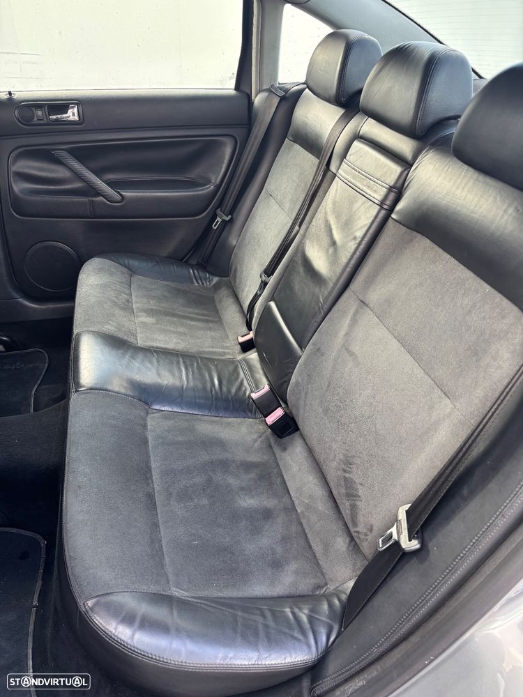 VW Passat 1.9 TDi Highline - 6