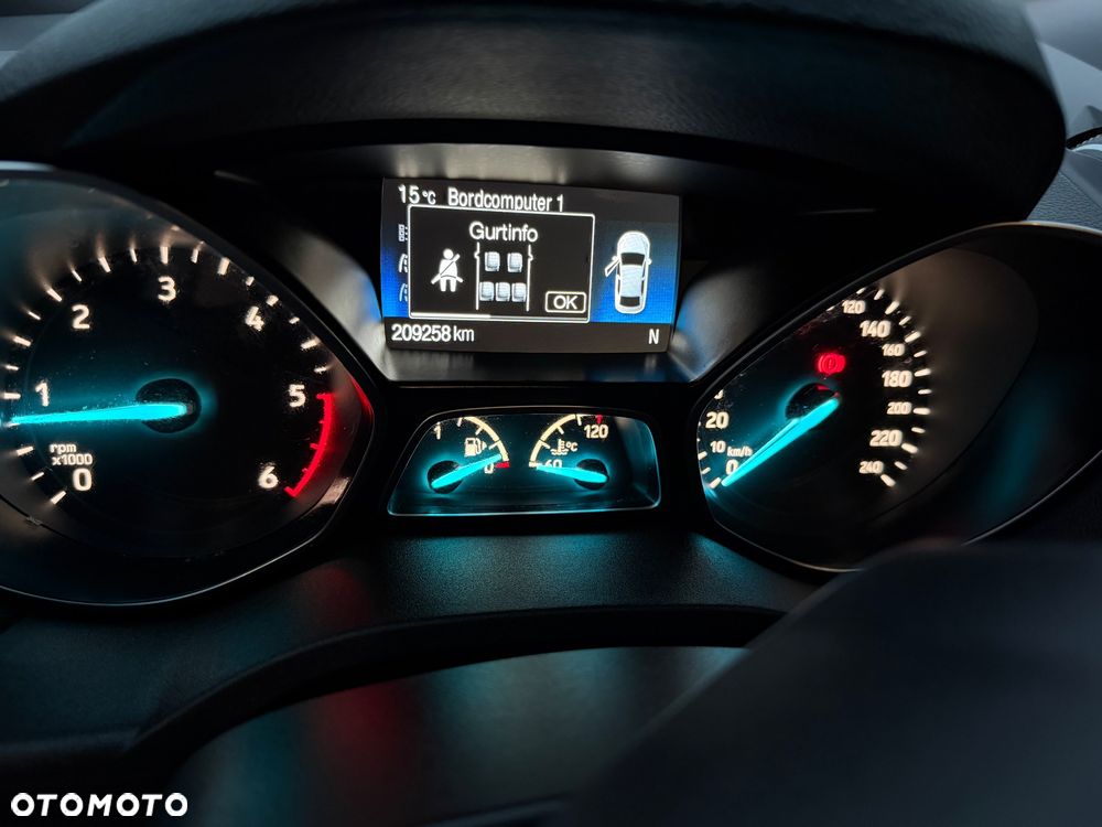 Ford Kuga 2.0 TDCi 2x4 ST-Line - 38