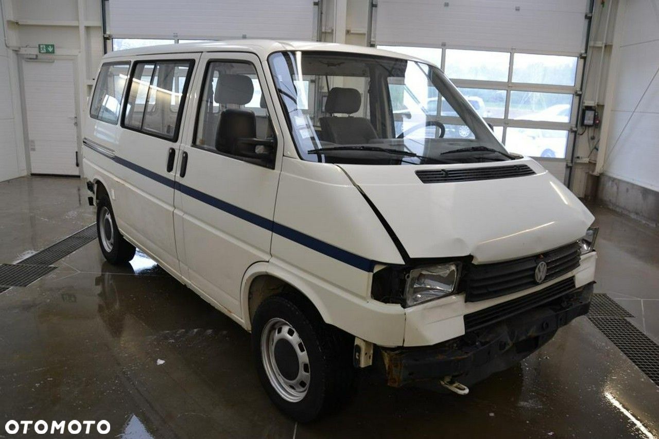 Volkswagen Transporter - 1
