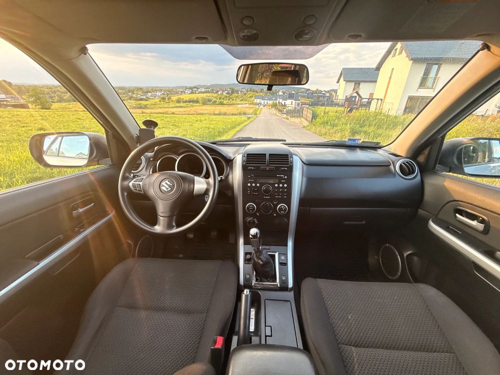 Suzuki Grand Vitara 2.0 - 6