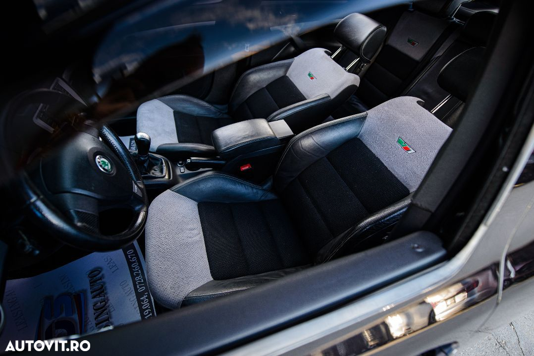 Skoda Octavia Combi 2.0 TFSI RS - 19