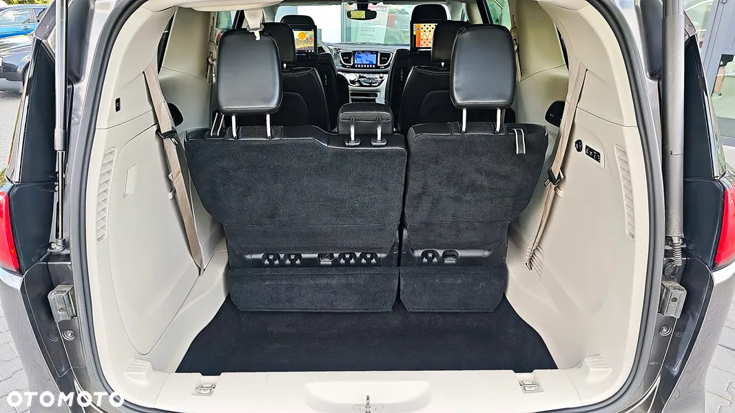 Chrysler Pacifica - 35