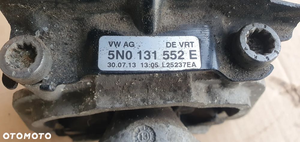 Łapa poduszka silnika VW Tiguan I Lift 2.0 TDI 5N0131552E 5N0199262E - 6